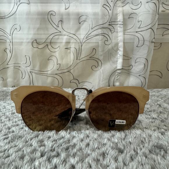 Title Unknown Accessories - NWT Giselle Women Sunglasses Round Frame UV400 Beige